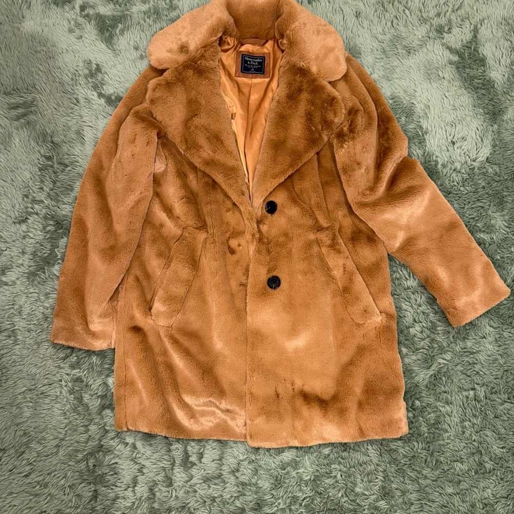 Abercrombie and Fitch Women’s Tan Faux Fur Coat